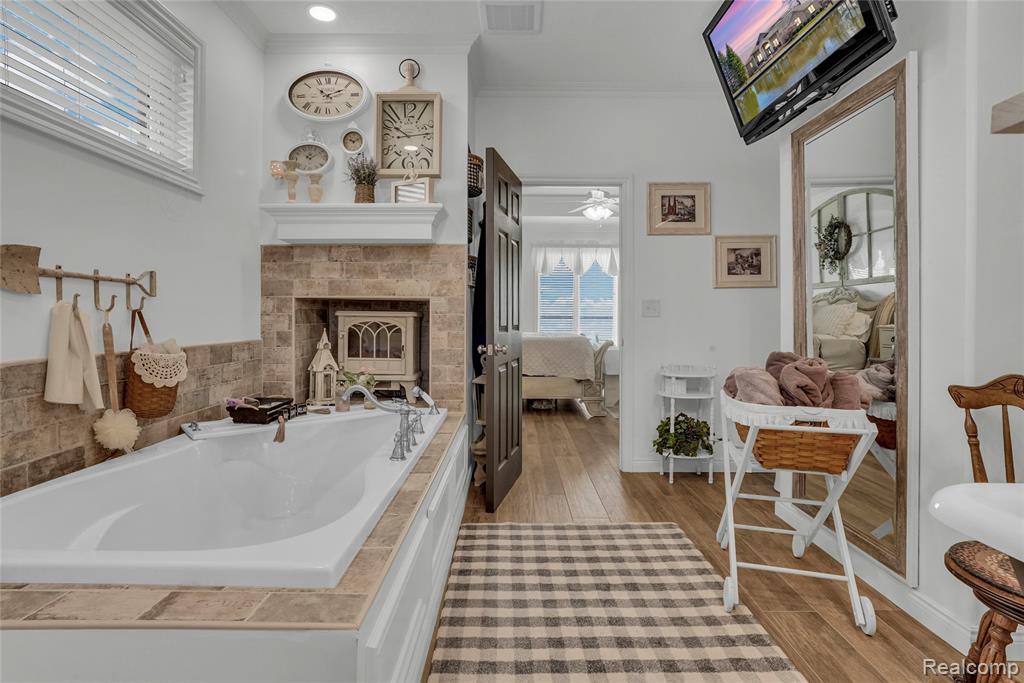 130 Whites Court, Houghton Lake, MI, 48629