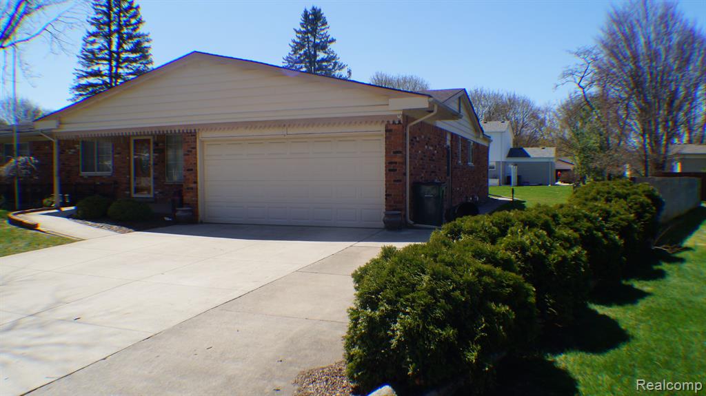 4609 CALVERT Court, Troy, MI 48085 — Photo 34
