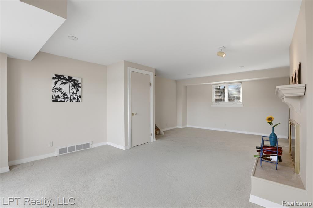 6378 Emerald Lake Drive, Troy, MI 48085 — Photo 31