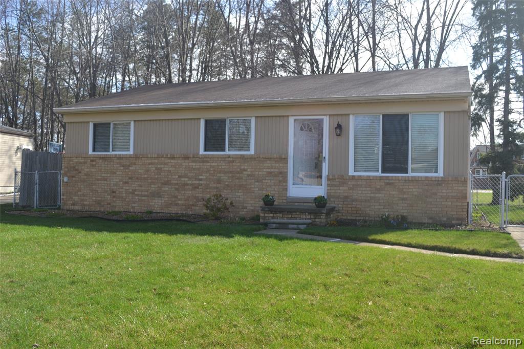 42428 Greenbrier Lane, Clinton Twp, MI 48038 — Photo 2