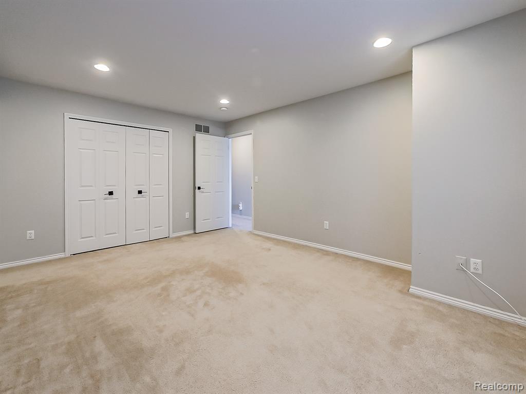 50107 Harding Street, Canton, MI 48188 — Photo 16