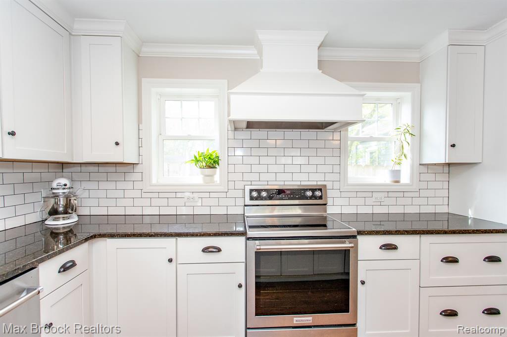 924 N Maple Avenue, Royal Oak, MI 48067 — Photo 15