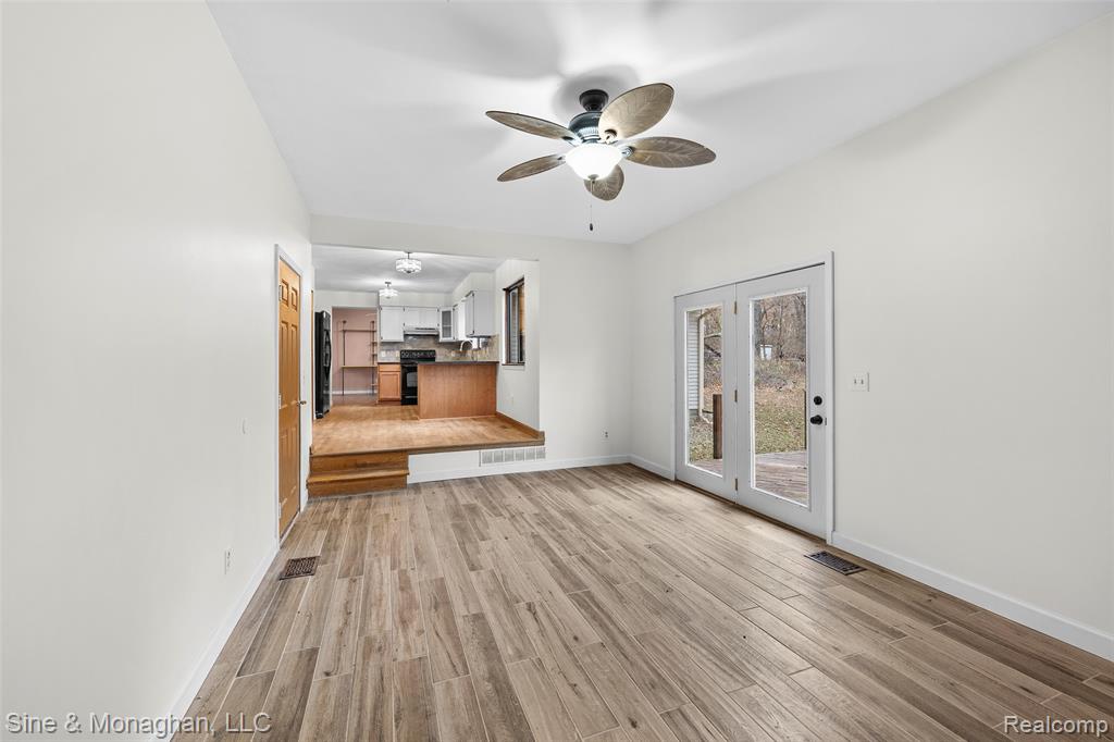 550 Hillcliff Drive, Waterford, MI 48328 — Photo 13