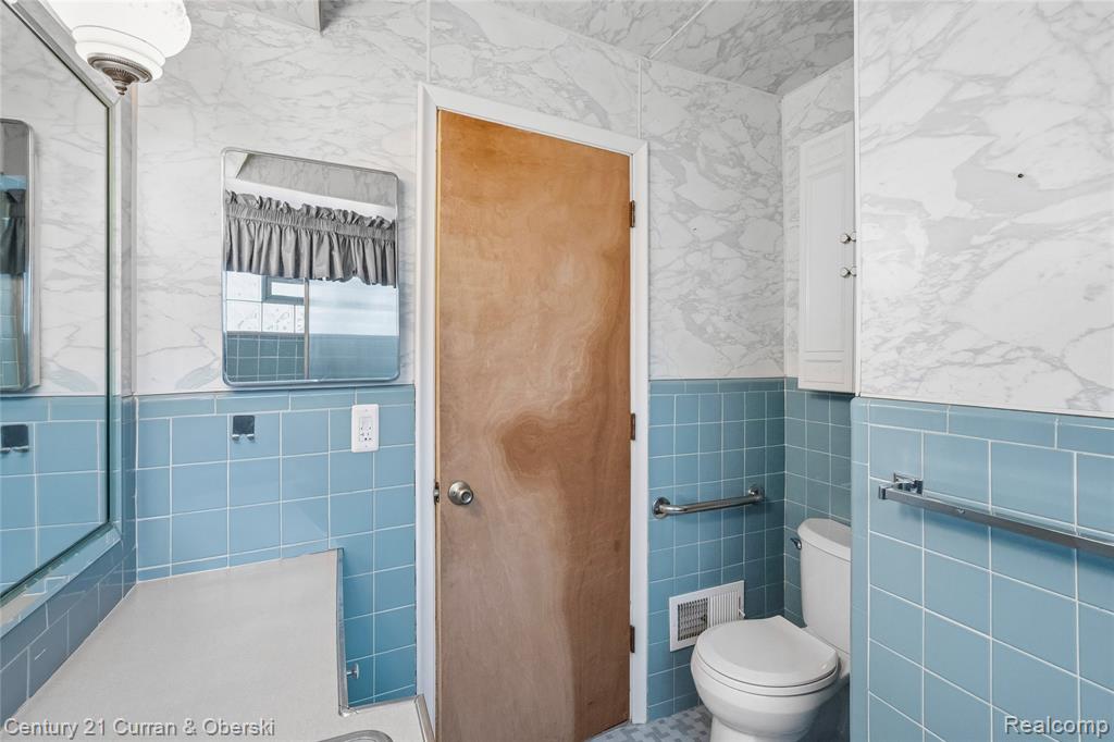 7479 N Charlesworth Street, Dearborn Heights, MI 48127 — Photo 20
