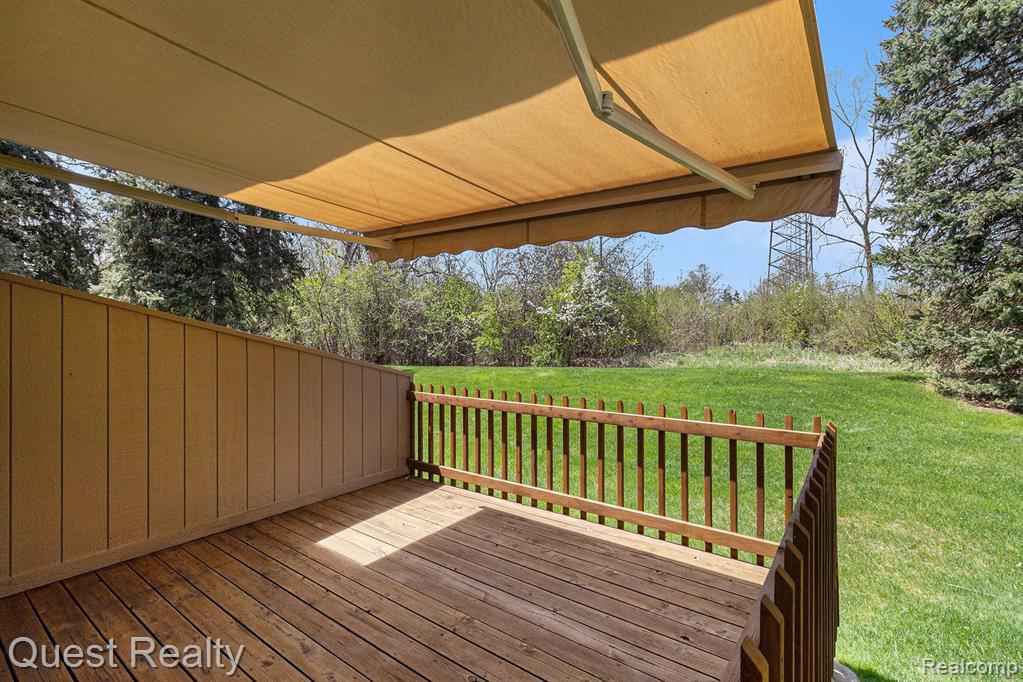7897 MEADOW Drive, Waterford, MI 48329 — Photo 34