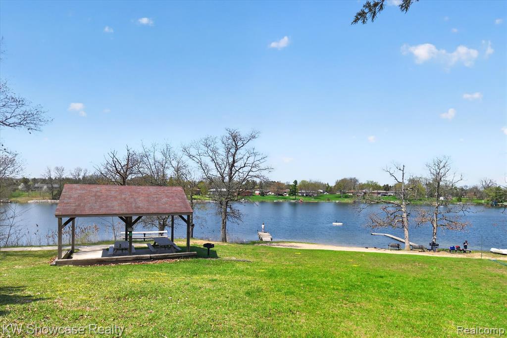 662 Tierney Avenue, Highland, MI 48356 — Photo 42