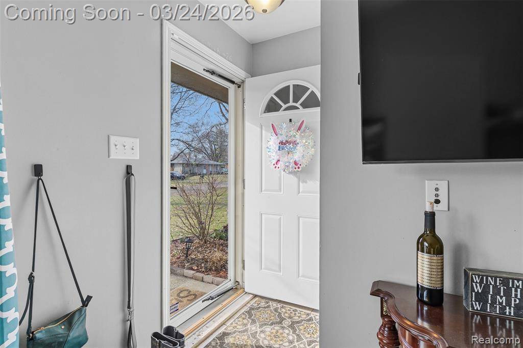 716 Joyceil Drive, Waterford, MI 48328 — Photo 7