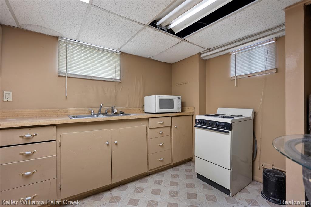 5752 Chatsworth Street, Detroit, MI 48224 — Photo 17