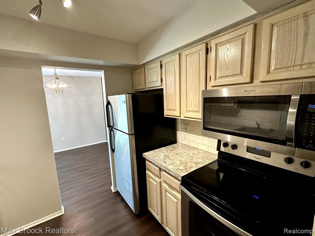 740 E FOX HILLS Drive, Bloomfield Hills, MI 48304 — Photo 6