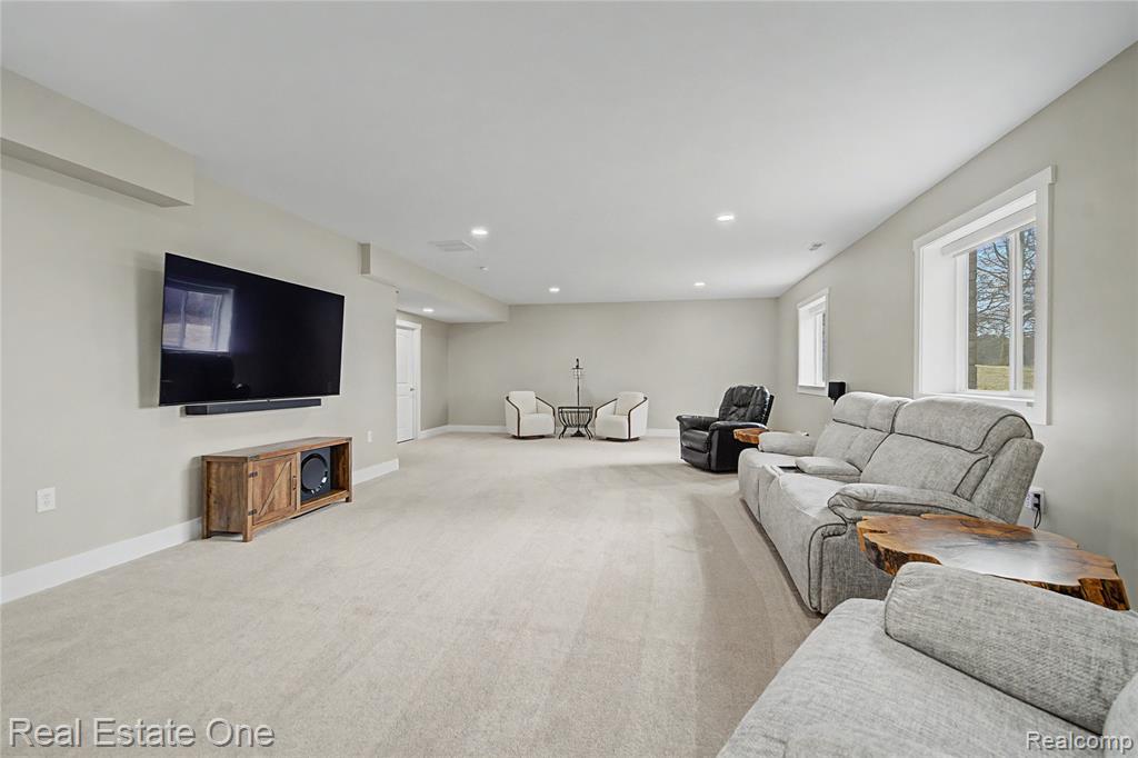 8370 Grist Mill Drive, Fenton, MI 48430 — Photo 28