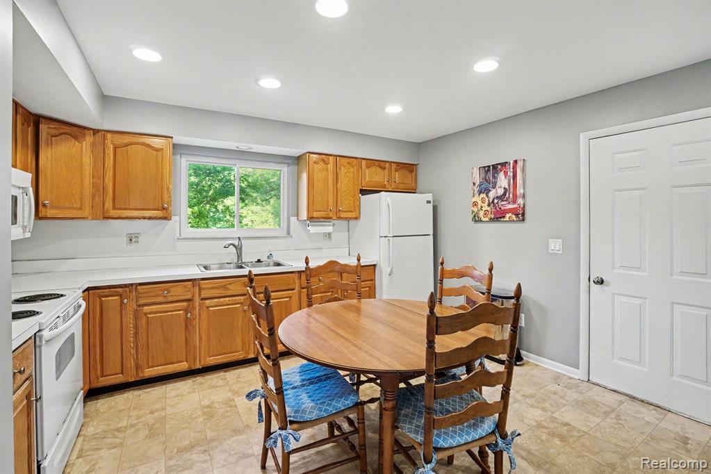 611 Bunny Run Boulevard, Lake Orion, MI 48362 — Photo 15