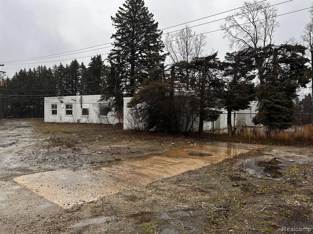 41241 E HURON RIVER Drive, Van Buren, MI 48111 — Photo 2