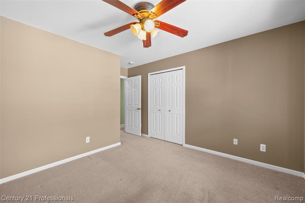 40121 Streamwood Court, Sterling Heights, MI 48310 — Photo 18