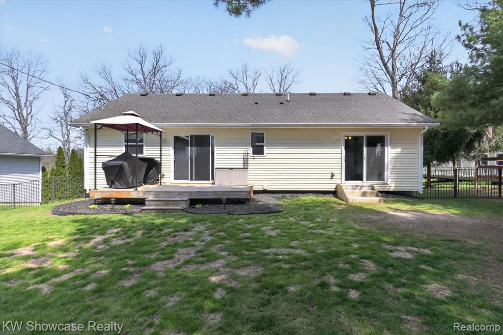 662 Tierney Avenue, Highland, MI 48356 — Photo 35