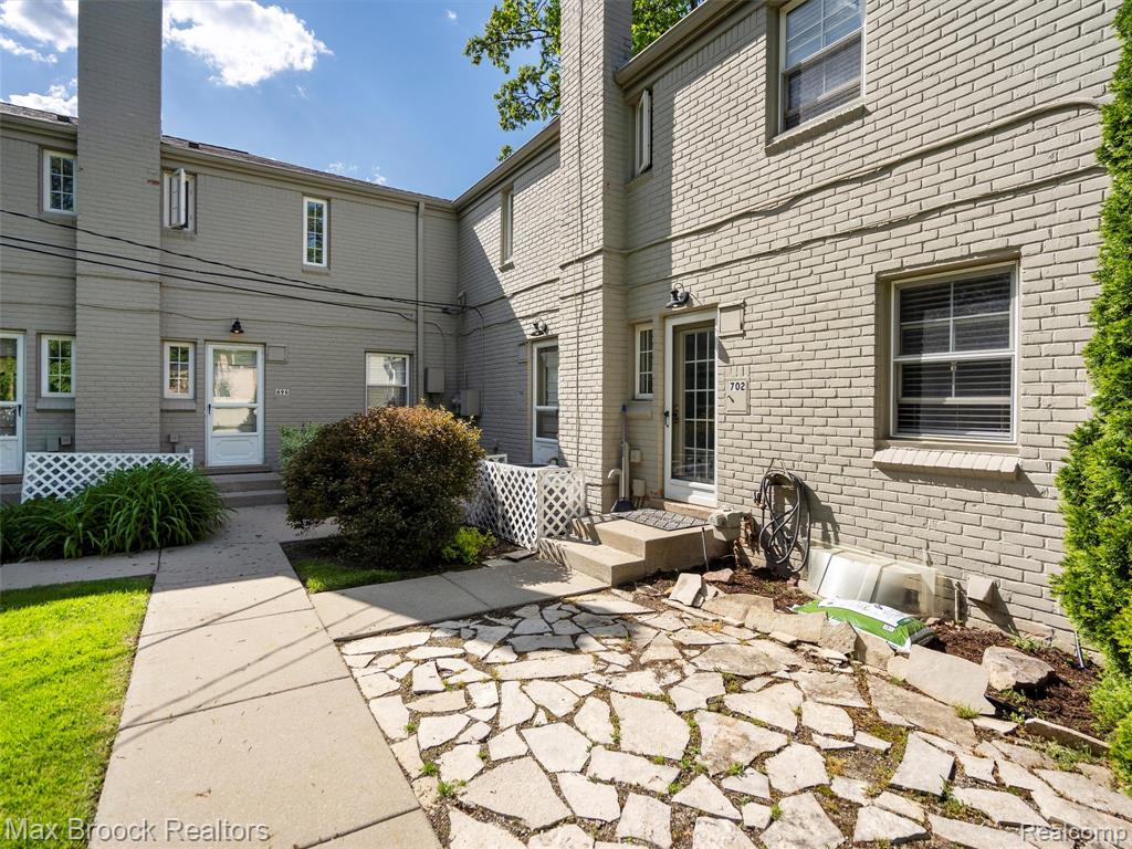 702 Graefield Court, Birmingham, MI 48009 — Photo 24