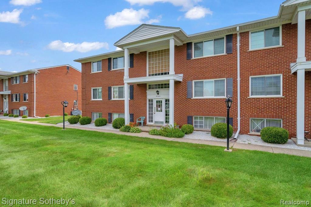 8260 CRESTVIEW Drive, C1, Sterling Heights, MI 48312 — Photo 2