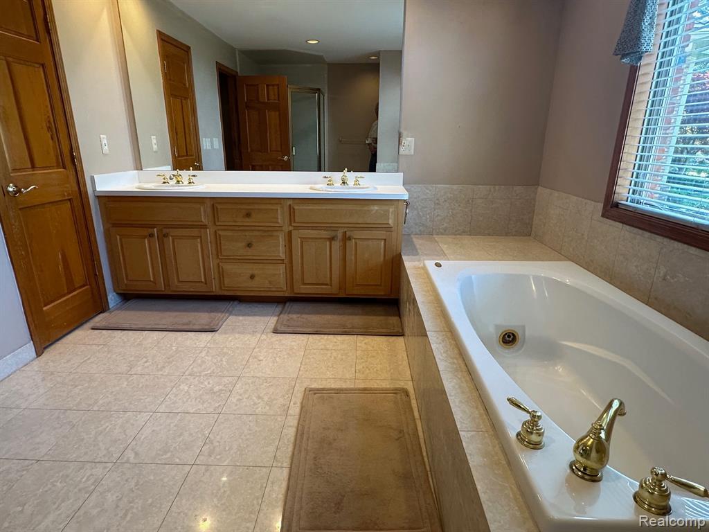 6763 BERRY POINTE Drive, Clarkston, MI 48348 — Photo 26