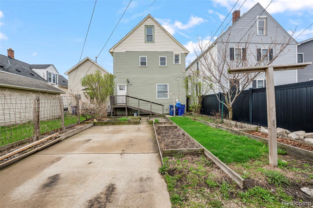 2257 Hewitt Street, Hamtramck, MI 48212 — Photo 45