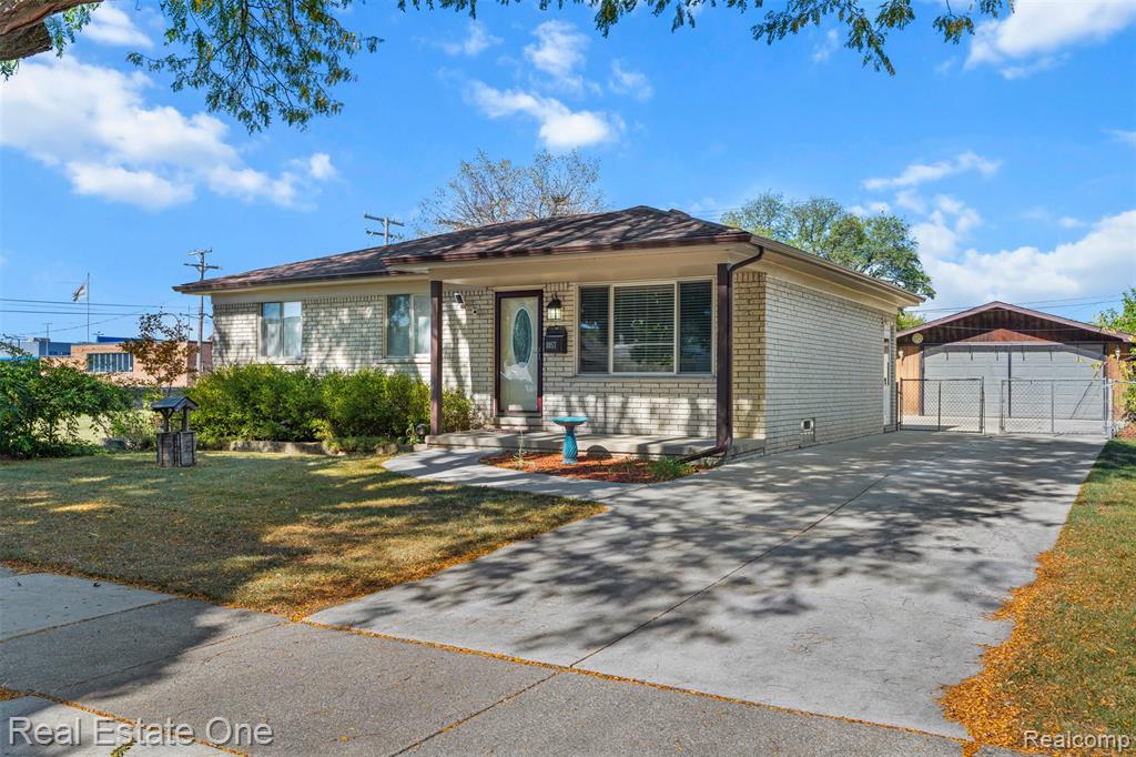 8057 Helen, Center Line, MI 48015 — Photo 2