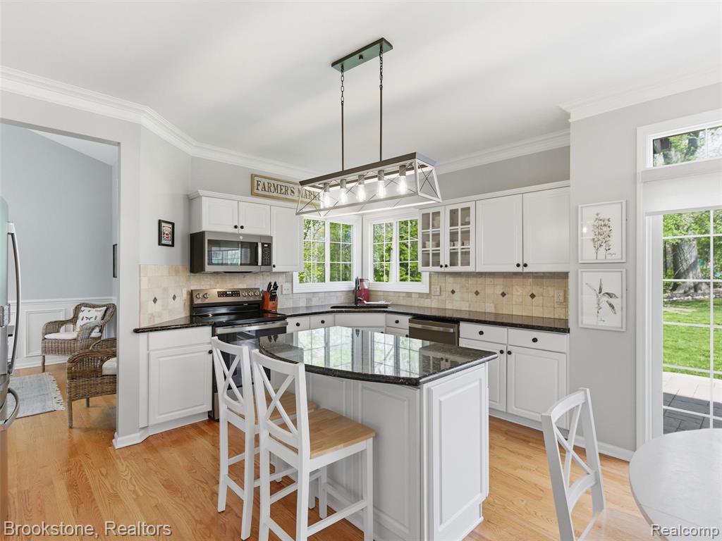 722 Lake Ridge Road, Rochester Hills, MI 48307 — Photo 13