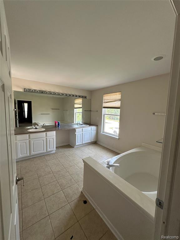 56782 Inland Court, Macomb, MI 48042 — Photo 17