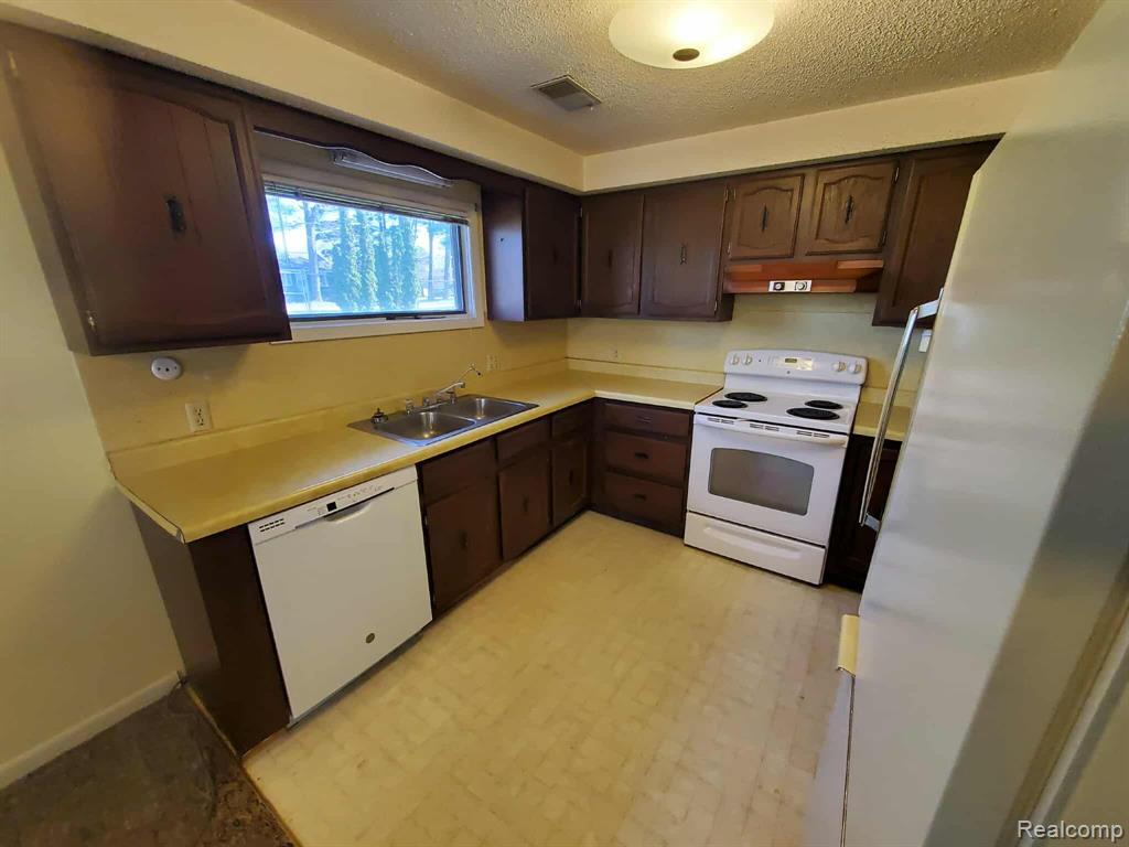 854 KELLEY Street, Traverse City, MI 49686 — Photo 9
