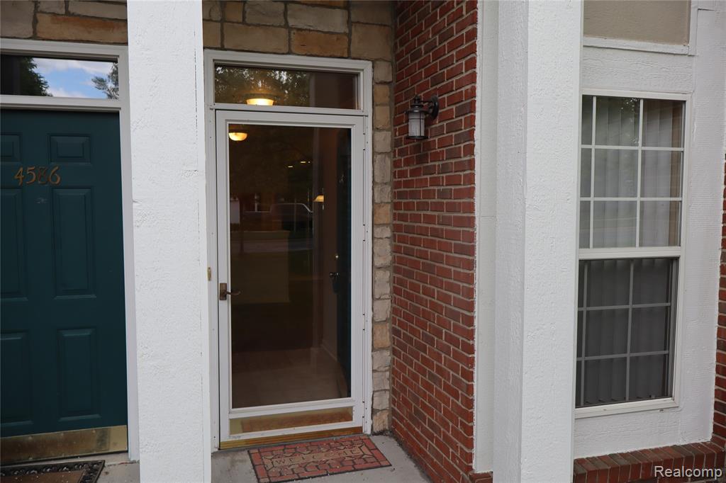 4580 BERKSHIRE Drive, Sterling Heights, MI 48314 — Photo 4