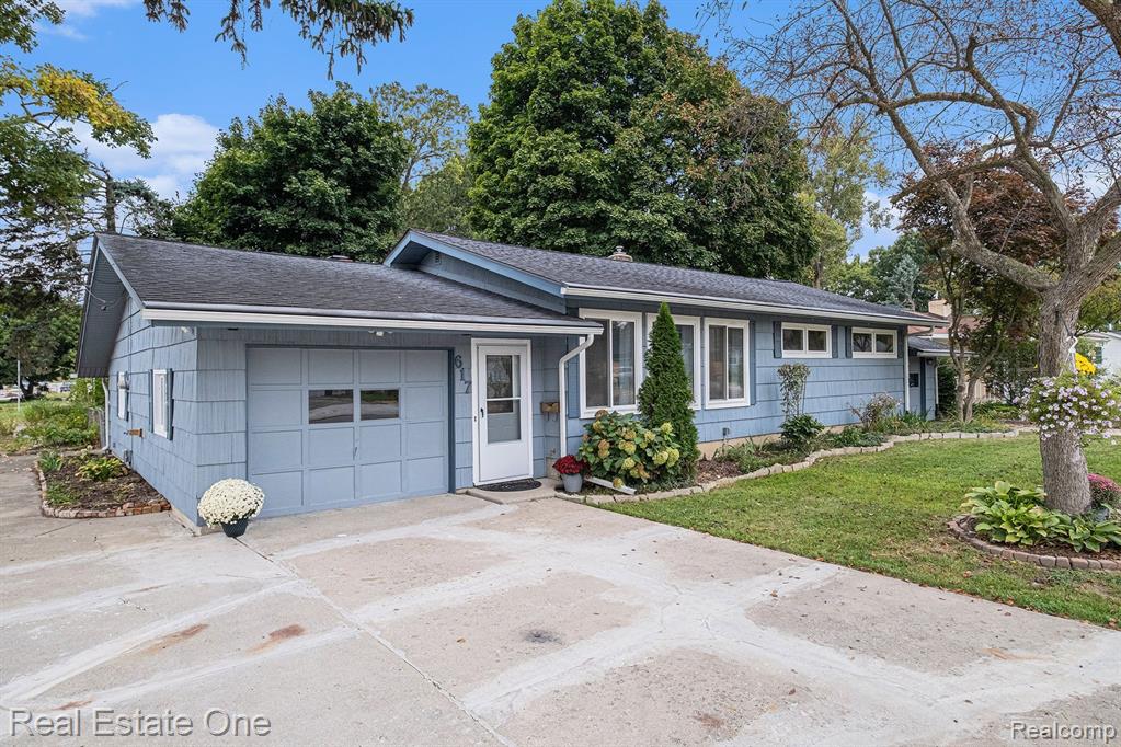 617 FOREST Drive, Fenton, MI 48430 — front exterior