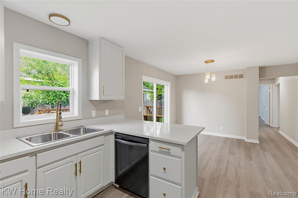 421 1st Avenue, Pontiac, MI 48340 — Photo 9