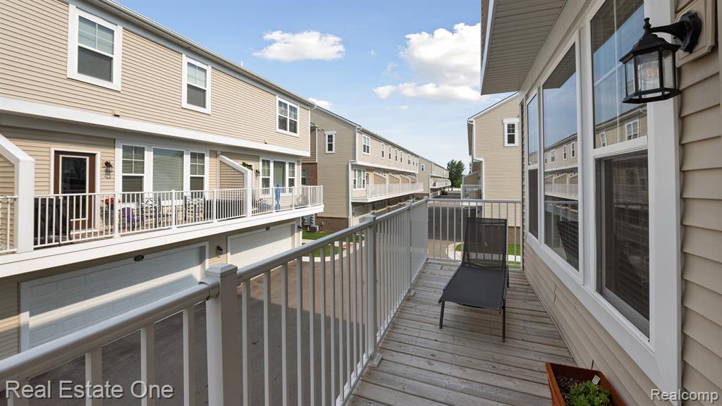 131 MONUMENT Lane, Wixom, MI 48393 — Photo 18