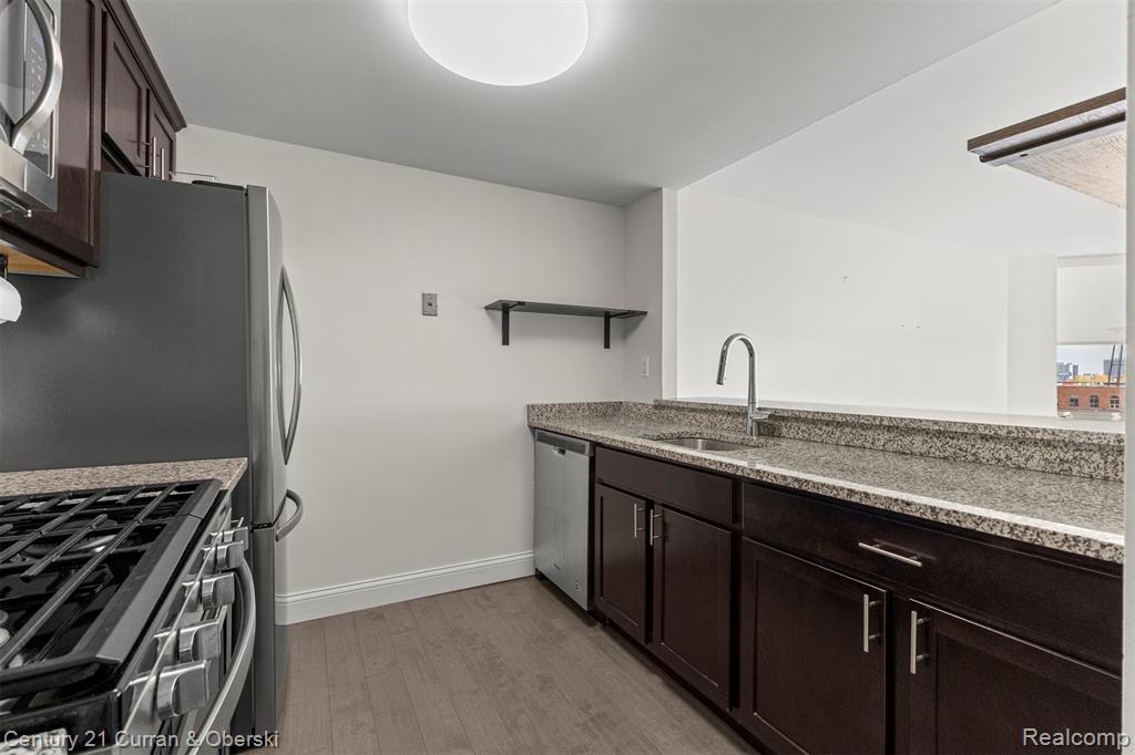 250 E Harbortown Drive, 708, Detroit, MI 48207 — Photo 14