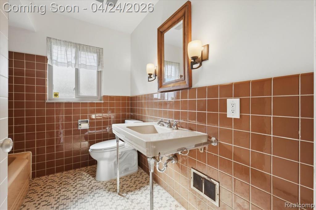 13111 Northfield Boulevard, Oak Park, MI 48237 — Photo 22
