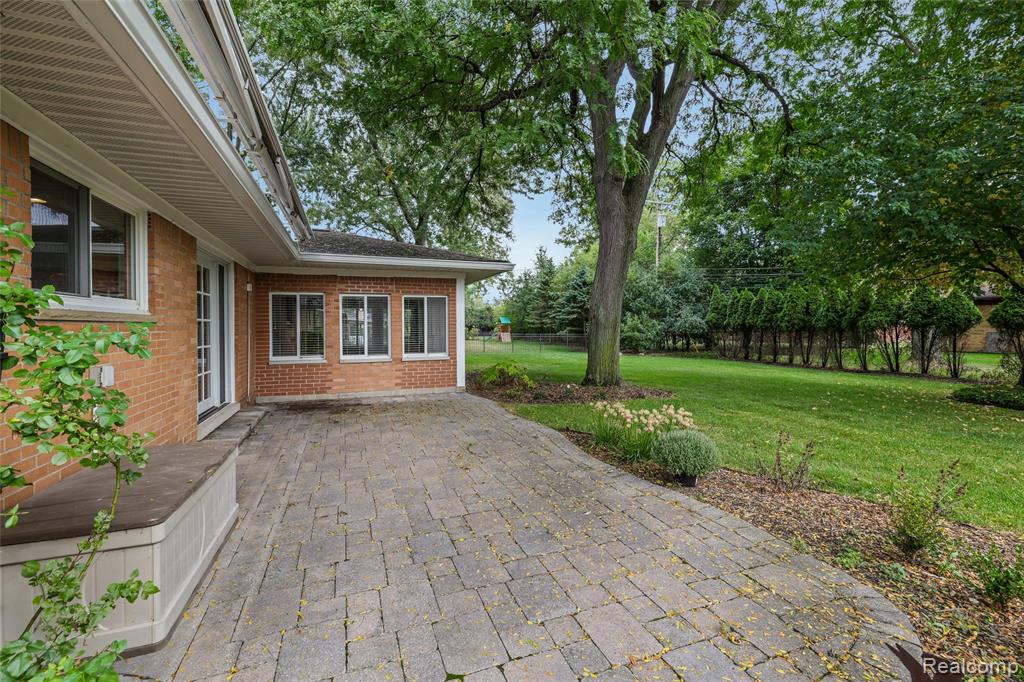 31698 Southview Street, Beverly Hills, MI 48025 — Photo 35