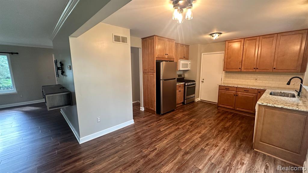 350 Timberwood Trail, Ortonville, MI 48462 — Photo 13
