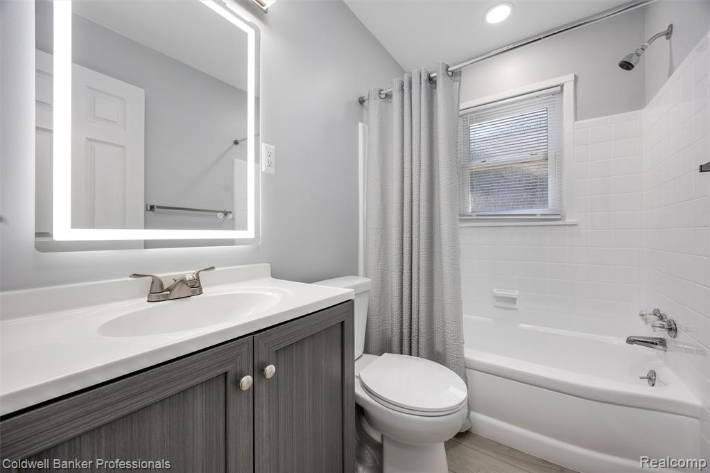 2050 Ridgemont Road, Grosse Pointe Woods, MI 48236 — Photo 7
