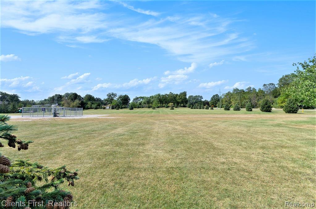 60975 STONECREST Drive, Washington, MI — Photo 37