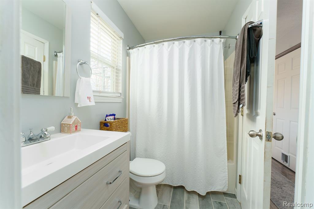 738 PINEGATE Drive, Fowlerville, MI 48836 — Photo 11