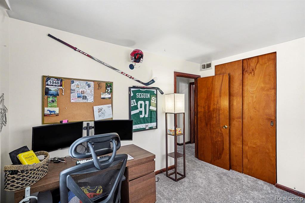941 Marvell Place, Waterford, MI 48327 — Photo 13