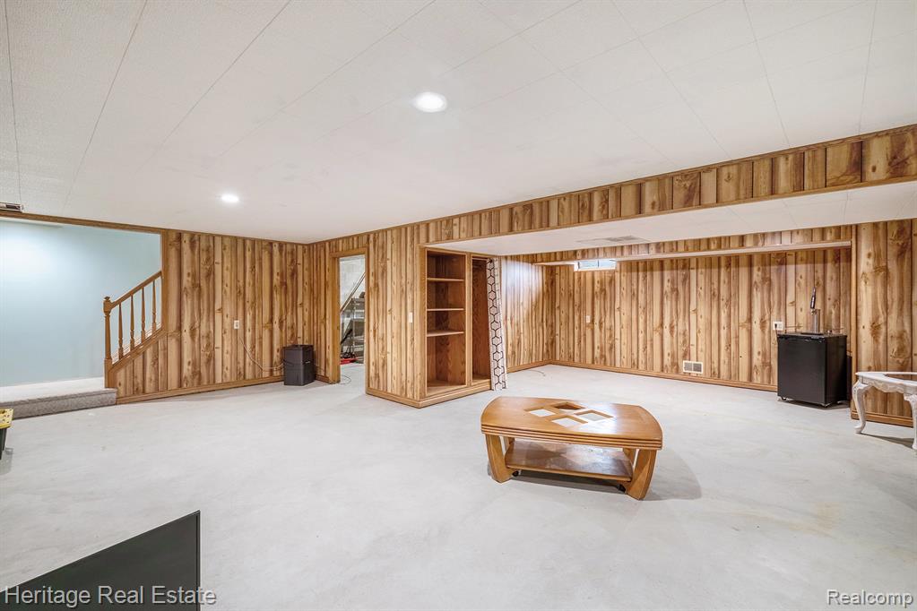 4864 Holmes Road, Goodrich Vlg, MI — Photo 18