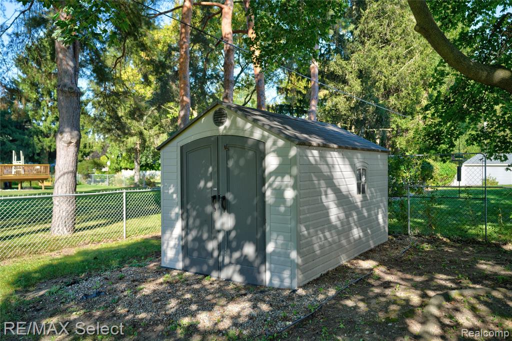 445 Bellewood Drive, Flushing, MI 48433 — Photo 24