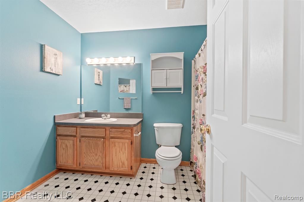 5485 GREENWAY Drive, Trenton, MI, 48183