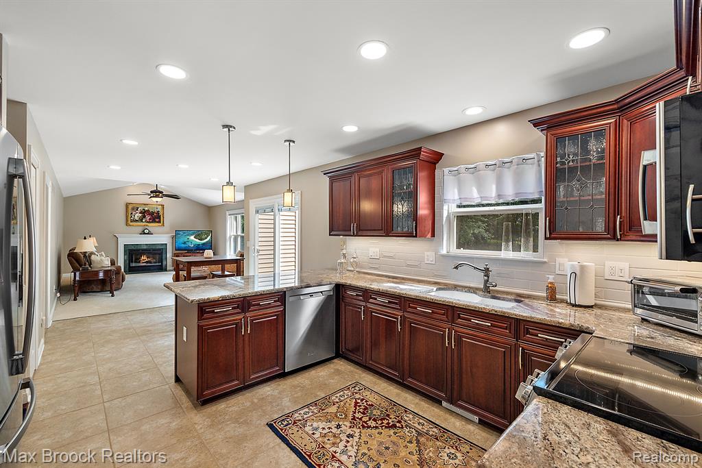 4536 SEDONA Drive, Clarkston, MI 48348 — Photo 10