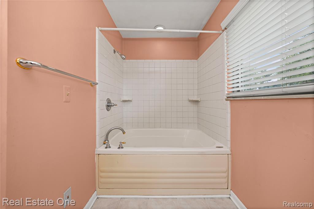 6995 Allen Hill Court, Clarkston, MI 48348 — Photo 22
