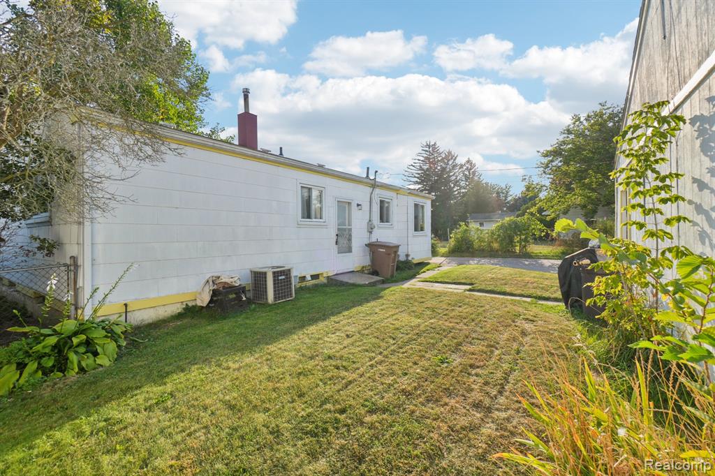 683 Clara Avenue, Pontiac, MI 48340 — Photo 25