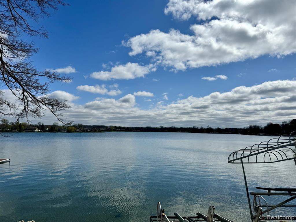 3234 PINE LAKE Road, West Bloomfield, MI 48324 — Photo 4