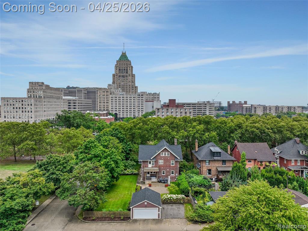 658 Pallister, Detroit, MI 48202 — Photo 61