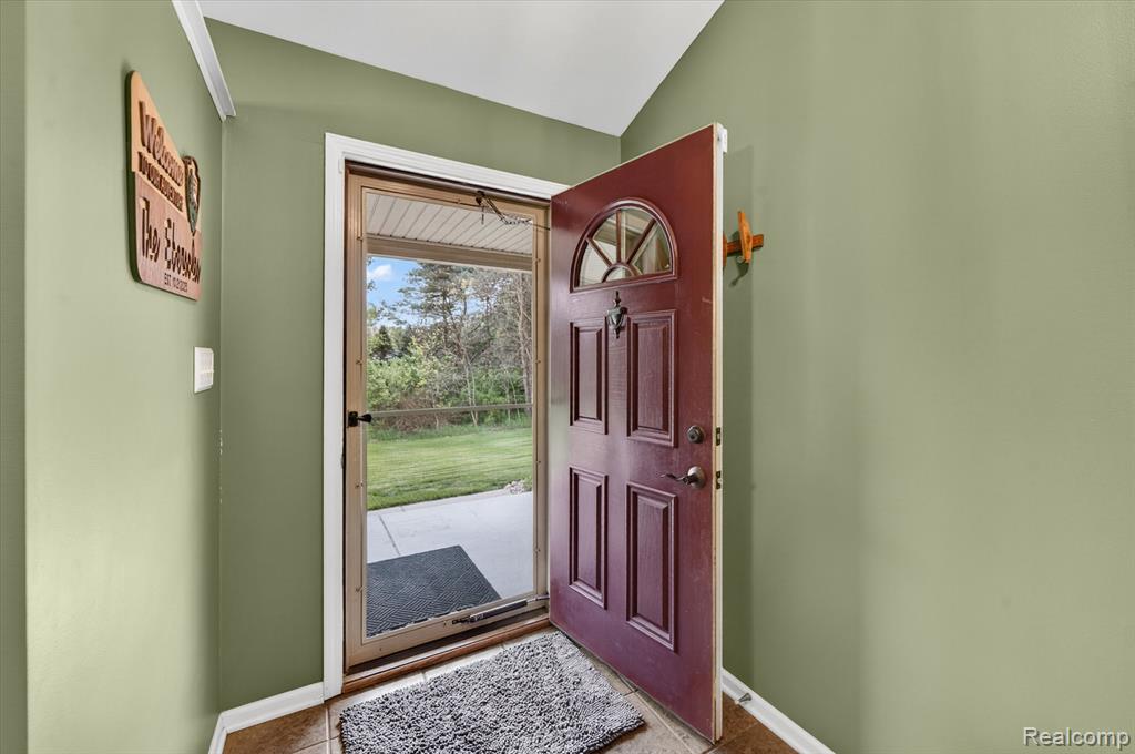 7659 Clyde Road, Fenton, MI 48430 — Photo 8