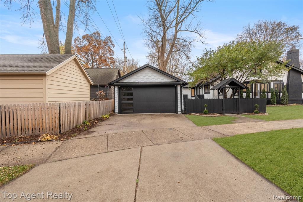 784 Barrington Road, Grosse Pointe Park, MI 48230 — Photo 46