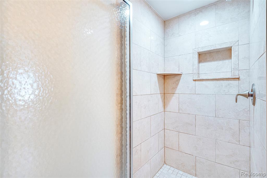 27845 Berrywood Lane, Farmington, MI 48334 — Photo 23