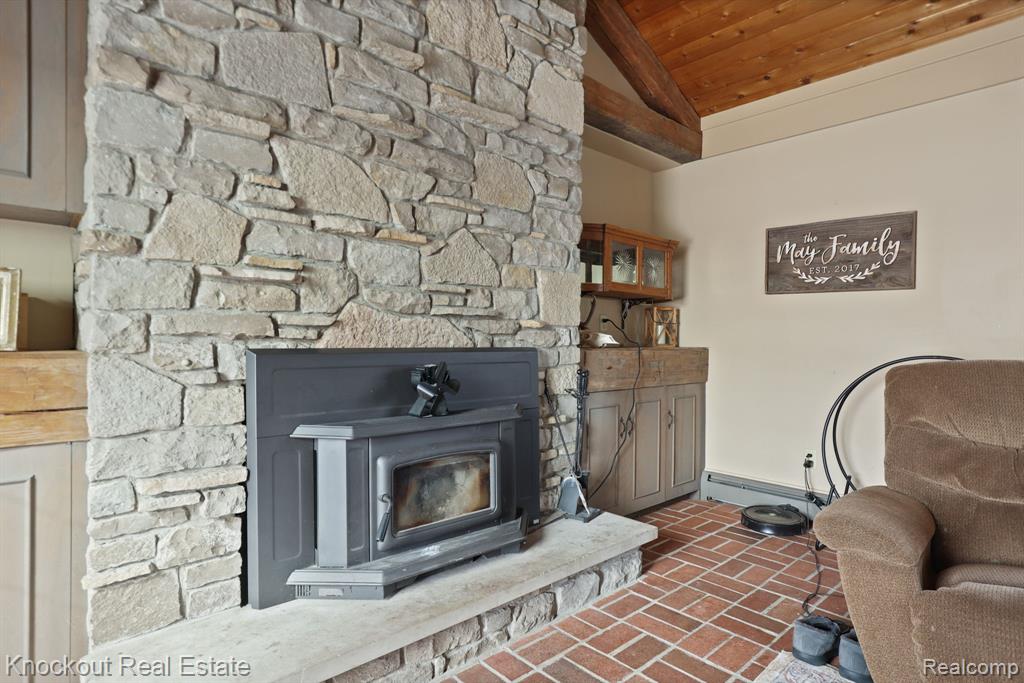 5383 Riverview Drive, Bridgeport, MI 48722 — Photo 15